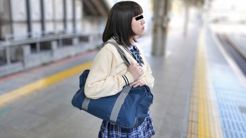 制服少女沦为猎物！饥渴大叔的正餐时间到 山中しおり 10musume_030125_01海报剧照