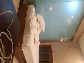 性欲旺盛体格瘦小排骨青年夜生活丰富连着约2个妹子啪啪第一个年轻可爱第二个成熟女人味十足国语对白 海报