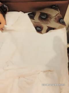 3男2女多人酒店群P激情啪啪，扣逼撸硬猛操椅子上骑坐抽插，胖子小屌男太小被嘲笑 海报