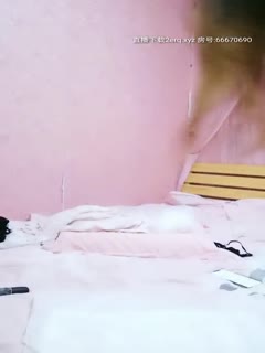 非常有味道的新娘，露脸很有情趣自己在家玩滴蜡，情趣新娘装扮，道具摩擦嫩嫩洗澡秀，各种淫声荡语诱惑 海报