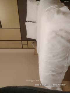 牛仔裤 长腿模特儿 海报