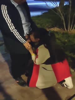 街头口口，还有行人路过啊，真特么刺激 海报