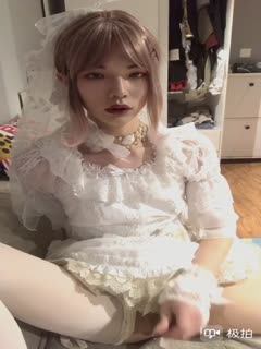 国产CD系列大屌伪娘潼潼婚纱花冠自慰 爆射一杯子精液还尝下味道 海报