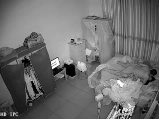 破解家庭网络摄像头美女给同居男友做爱前冲一杯提高性能力的玛卡冲剂然后再啪啪 海报
