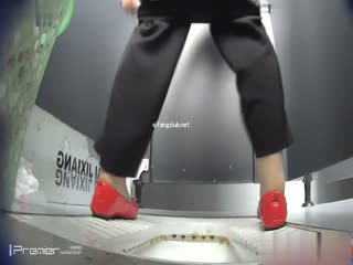 最新校园厕拍后机位系列5 学妹们的黑森林看起来都挺干净 海报