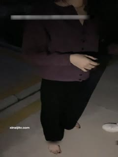 驾校教练约了2位大胆豪放露脸妹子练车场裸奔调教天黑之后直接在练车场地吃屌打炮对白刺激完整时长2V2 海报