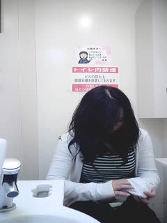 偷拍极品美女们上厕所 这貌似是目前厕拍系列中平均颜值及身材最高的一部 海报