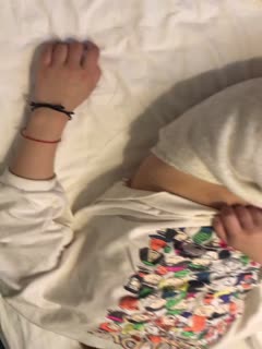 MJ迷倒01年可爱妹子跟她闺蜜玩脸 翻眼 玩脚，乳头粉嫩，青春胴体，高清1080P，附图21P 海报