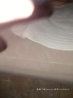 东北小伙把刚认识不久的良家妹子灌醉，偷偷掰穴拍摄还要霸王硬上弓，妹子迷迷糊糊的被插得哭了起来 海报