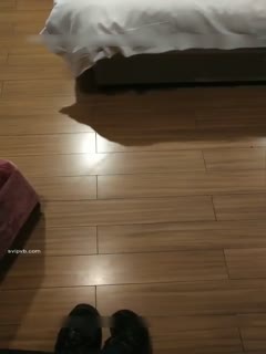公司出差宾馆网约各种风格年轻漂亮美女怕不漂亮先视频连线又现场挑选了半天挑了个美乳苗条美女连干2炮 海报