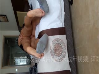 大白天应约去酒店操熟熟，她说只有在酒店才敢大声叫 海报