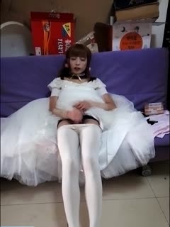 性感伪娘柠檬，穿上新娘衣衫幻想自慰，老公 我好想射，嗯嗯哦嗯..老公 我要射啦 啊啊老公，淫荡地呻吟声 真骚啊！ 海报