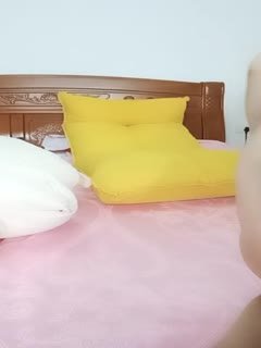 小浪蹄子玩的真狠啊，骚逼水多各种道具双插，酒瓶子爆菊花叫声骚浪，道具玩弄骚逼流白浆，精彩不要错过 海报