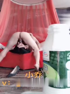高颜值魔鬼身材TS小乔和男友，对鸡巴痴情有加，往鸡巴倒酸奶让小乔吃爽爽，这样的美妖操起来 快感刺激死了！ 海报