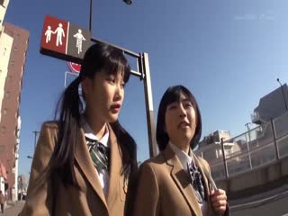 SDMM-010-女子○生たちが新作リップのモニターではじめてのベロチュウ体 海报