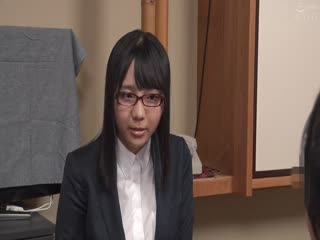 HUNTA-729_B 出張先の温泉旅館ではだけた浴衣から大きな胸がポロリ 海报