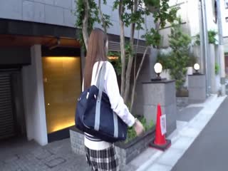 SIM-042_B ゆるふあ女子○生おっパブ体験！？大きくて敏感なおっぱいを揉まれて吸われ 海报