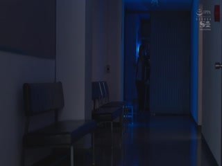 SSNI-734 帰宅困難の生徒と教師が一線を越えて乱れ狂う台風の夜 架乃ゆら 海报
