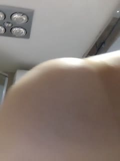 逼逼粉嫩骚气少妇酒~店漏奶漏逼秀 掰开嫩逼厕所尿尿毛毛刮了 很是诱惑喜欢不要错过 海报