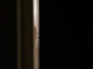 《猥琐偸拍㊙️邻居家嫩妹洗澡》守了几天终于等到机会缝中拍邻居爱笑肤白粉嫩的小姐姐洗香香洗逼的时候抠出血块 海报