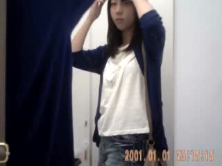 《青春美少女⭐嫩妹》商场女士柜台内衣专营店试衣间内部针孔连续TP多位年轻小姐姐试衣太养眼了2 海报