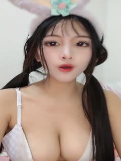 02年巨乳大胸妹❤️❤️：哥哥们可以约我，可以空降。当女神脱下内裤我就知道大戏来了，会喷水会娇喘 看得鸡鸡贼难受、兄弟先撸为敬！ 海报