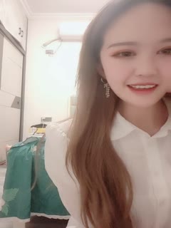颜值网红脸女神露脸琅琊榜自慰，手上戴套拳交，大黑牛自慰 海报