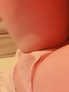香飘飘-奶茶妹-❤️五官精致，大眼睛，小妹穴，大胸胸，首次下海就大秀，果然淫水多，手指扣逼发骚叫春，真的好好听！ 海报