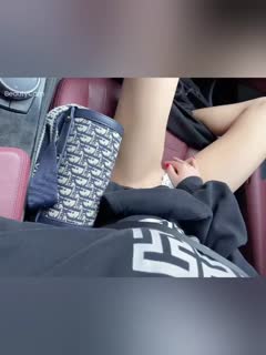骚逼女友~在电影院发浪非要啦我紧卫生间吃我鸡巴干一炮~回家车上自摸到家后继续爆操终于狂呻吟1 海报