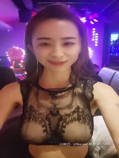 男：大表姐采访一下，想不想被我们三个轮奸，三个人绝对可以满足你。 西安大表姐❤️：可以啊，三个有点少，看你们实力了哈哈哈。男厕被三个猛汉视歼、拉姨妈血！ 海报