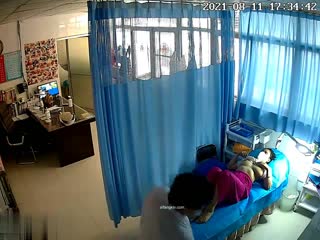 入侵破解摄像头偸拍✅乳房保健院催乳按摩师给数位良家少妇按摩推拿乳房催奶水✅眼镜妹奶子太大了很有手感 海报