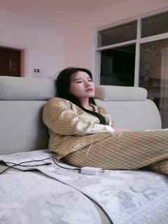 诱人的小少妇露脸上哥厕所都要被大哥跟着拍摄，口交大鸡巴让大哥抠逼玩弄，深喉大鸡巴后入爆草浪叫呻吟不止 海报