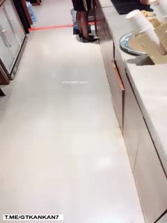 房地产经理大帅哥和鲜嫩女同事、公司大搞，非常nice啊，漂亮，勾搭室厕所搞了起来，，厕所络绎不绝的同事聊天声，刺激爆了！ 海报
