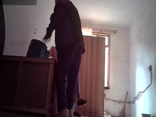 城中村嫖娼 &middot; 儿子 爸爸一起相继而来，爸爸厉害了，70还能艹，操到一半舔逼 牛 ！