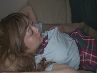 417SRYA-085 ちょいギャルJ系にパンチラ盗撮ツキマトイ。鋭い勘が働いたのか背後の僕に不審げに見つめ&hellip;。