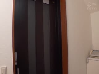 KSBJ-233 隣に引っ越してきた若くてかわいいシングルマザーに中年の俺がまさか「抱いてください」って言われるなんて&hellip;！？VOL.04