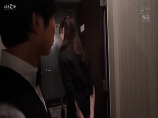 [中文字幕]SSIS-743 バイト先のヤラせてくれそうな長身お姉さんの下半身がエロすぎて&hellip;職場で立ったまま後ろからハメまくった。