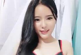 巨乳长发妹全裸椅子自慰！道具狂插湿穴 蜜桃臀颤抖高潮实录